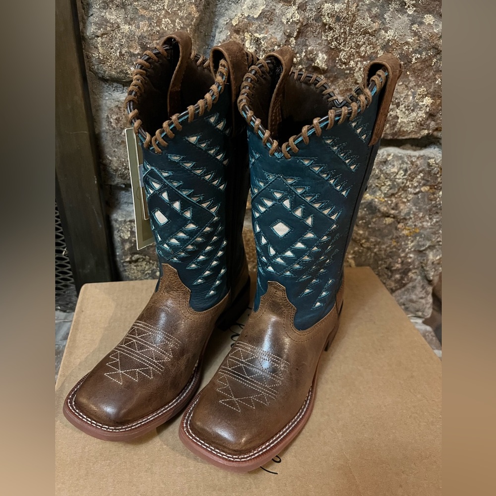 Brand New in Box Cowgirl boots.Adorable stitching and pattern.Color is beautiful